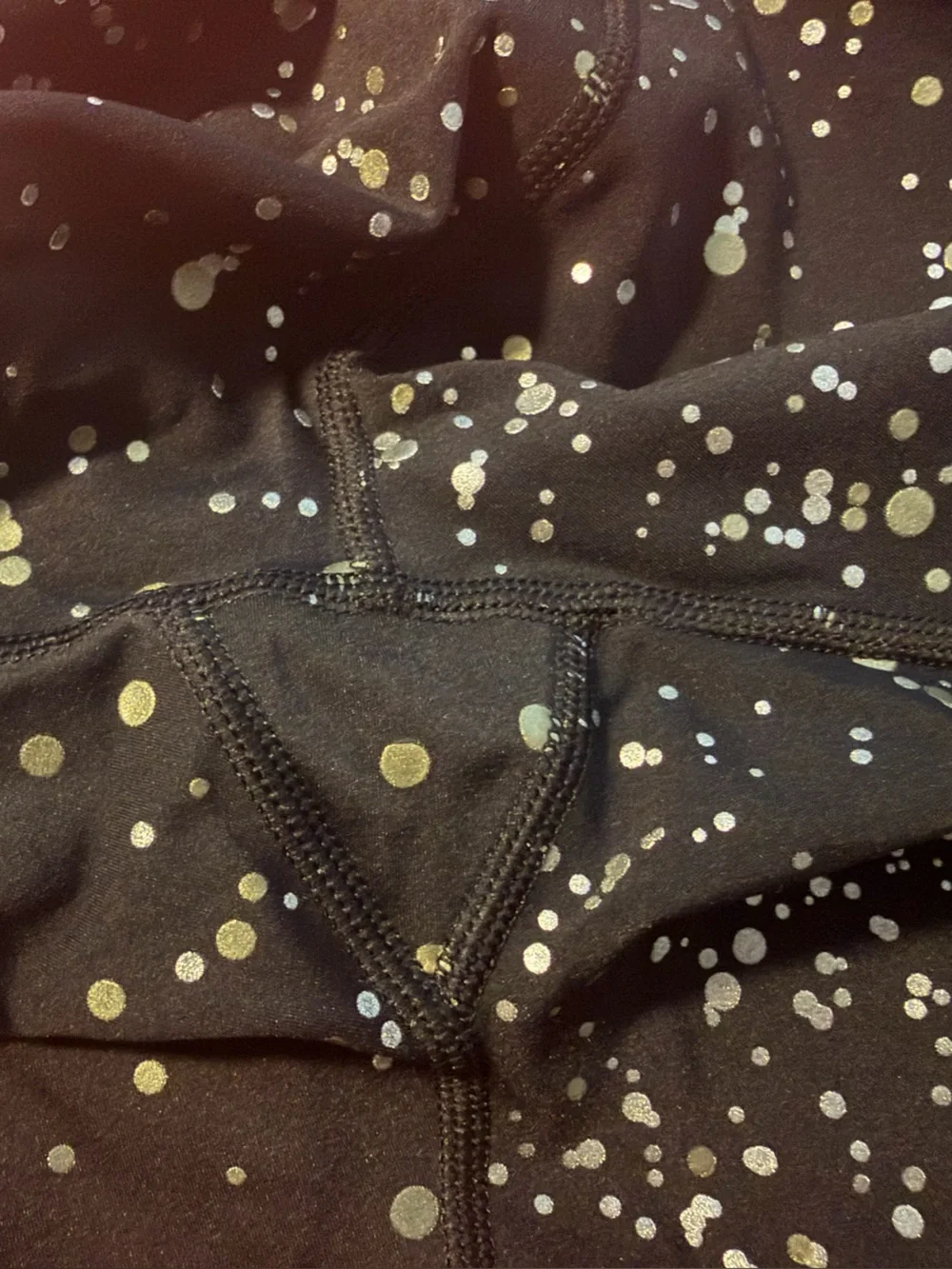 TaviSculpt® High Waisted 7/8 Leggings in Ebony Silver and Gold Glimmer - Picture 6 of 11